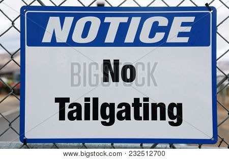 Notice No Tailgating sign