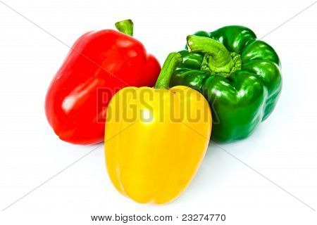 frische Paprika isoliert auf weißem Hintergrund
