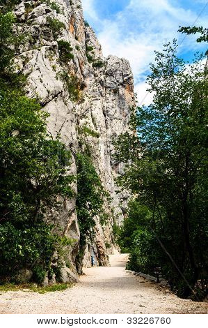 เท่แนวนอน อุทยานแห่งชาติ Paklenica ในโครเอเชีย