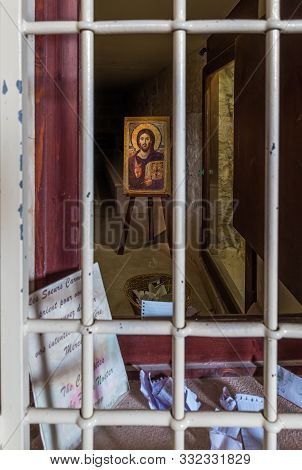 Jerusalem, Israel, November 02, 2019 : The Icon Depicting Jesus Christ In The Crypt Of Monastery Car