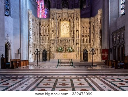 Washington, Dc - 4 November 2019: Ornate Carvings Of Saints And Jesus Around The Main Altar In Natio