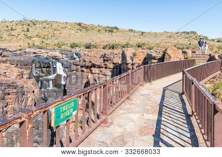 Bourkes Luck, South Africa - May 20, 2019: A Pedestrian Bridge Over The Treur River At Bourkes Luck 