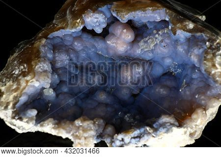 Kidney-shaped Chalcedony Covered With Blue Patina, A Beautiful Collection Specimen Of Chalcedony Mac