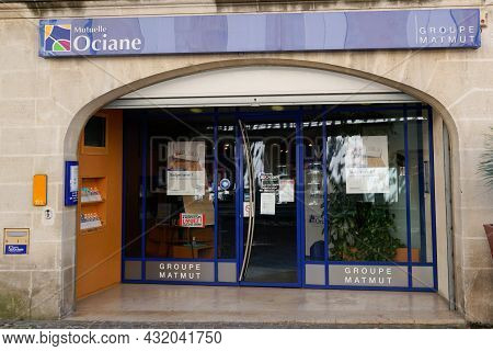 Bordeaux , Aquitaine  France - 08 30 2021 : Mutuelle Ociane Sign Brand And Text Logo Front Of Facade