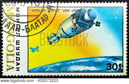 Mongolia - Circa 1989: Postage Stamp 'apollo-sojuz, Usa-ussr' Printed In Mongolia. Series 'space Res