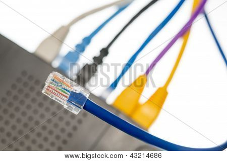 สาย Cat5 และเราเตอร์สำหรับแนวคิดของ Cyberdefence