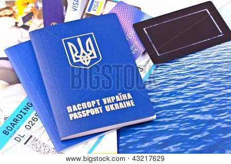 Passaporto, biglietti e carte di credito