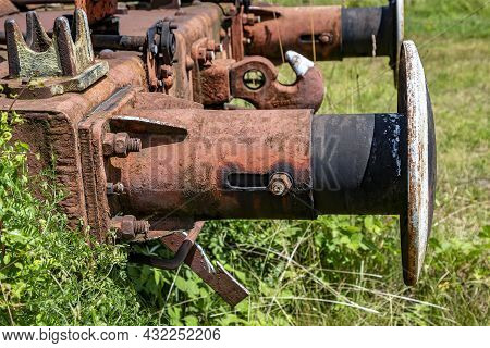 Pneumatic Model Of A Buffer And Hook System Used On The Railway With Shock Absorbing Pads.