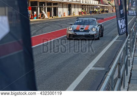 Barcelona, Spain, September 5, 2021 : Porsche 911 In The Pitlane During 24h Series, A Long Distance 