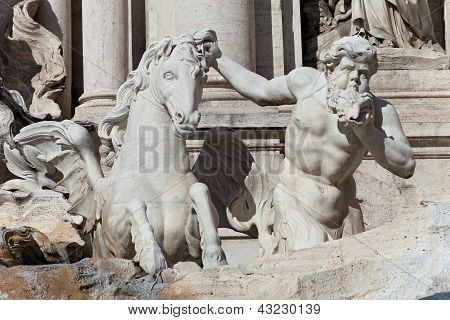 Detalle de estatua de fuente de Trevi