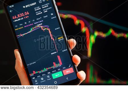 Ukraine, Odessa - September, 7 2021: Bitcoin Dump. Trading Pair Btc Usdt At Binance Mobile App Runni