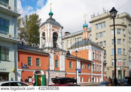 Moscow, Russia - 04 September 2021, Chirch Of The Svyatitelya Nikolaya V Klennikakh. Church Of St. N
