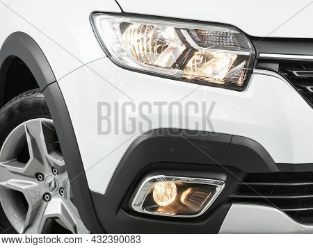 Novosibirsk, Russia - August 19, 2021: Renault Sandero Stepway , Close Up Of The Car Detailing: Beau