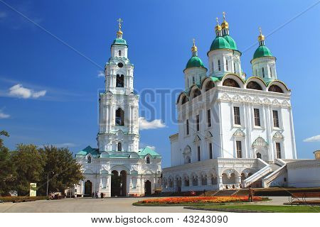 Widok katedry dzwonnica w Astrakhan