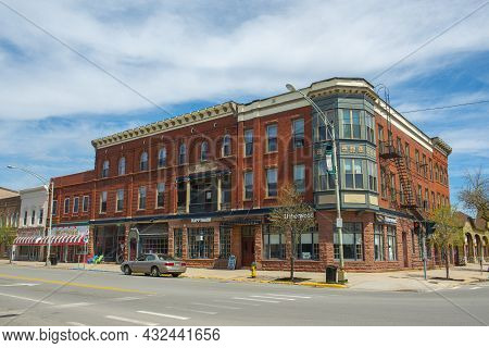 Potsdam, Ny, Usa - Apr. 27, 2017: Historic Sandstone And Brick Commercial Buildings With Italianate 