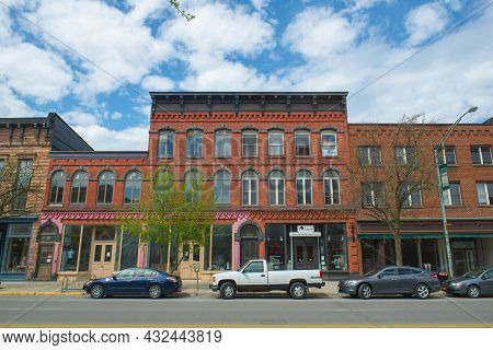 Potsdam, Ny, Usa - Apr. 27, 2017: Historic Sandstone And Brick Commercial Buildings With Italianate 