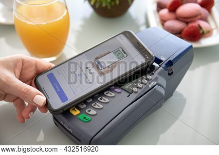 Alanya, Turkey - October 1 2019 : Waman Hand Holding Iphone 11 With Apple Pay On The Screen And Pay 