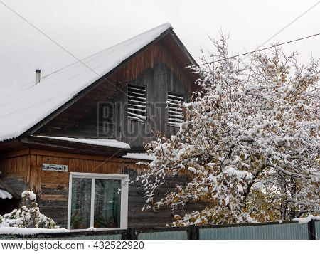 Chemal, Altai Republic, Russia - 15 October 2020: Russian Rural Village Chemal In The Snow. The Wood