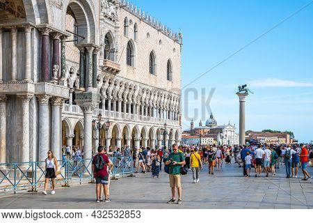 Venice, Italy - August 02, 2021: Tourist On Piazzeta Of Saint Mark Square, Italian: Piazzetta Di San