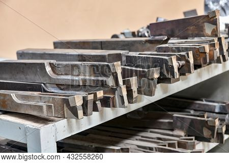 Straight Cutters For Slotting Machine On A Rack For Slotting A Keyway.