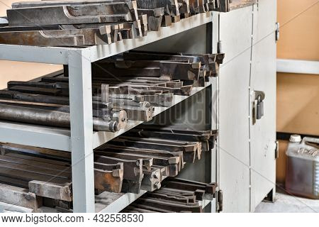 Straight Cutters For Slotting Machine On A Rack For Slotting A Keyway.