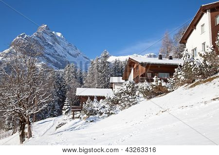 Inverno nelle Alpi svizzere (Braunwald, Glarus, Svizzera)