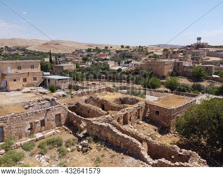Dara Or Daras Ancient City. Ruins Of East Roman Fortress City In Northern Mesopotamia. Village Of Og