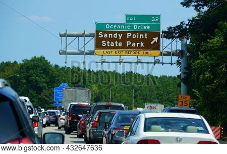 Anne Arundel County, Maryland, U.s - August 15, 2021 - The Heavy Traffic On Route 301 Near Sandy Poi