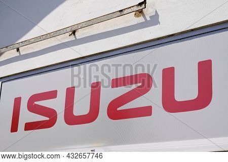 Bordeaux , Aquitaine  France - 09 05 2021 : Isuzu Car Truck Sign Logo And Brand Text In Dealership G