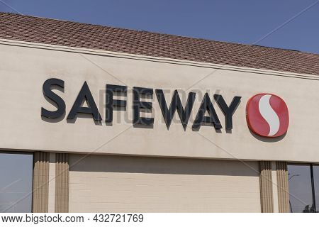 Prescott - Circa September 2021: Safeway Grocery Store. Safeway Supermarkets Are A Subsidiary Of Alb