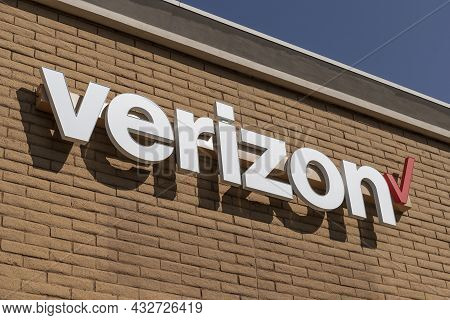 Prescott - Circa September 2021: Verizon Wireless Retail Location. Verizon Delivers Wireless, High-c