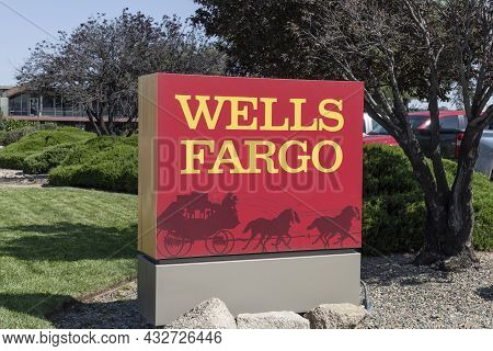 Prescott - Circa September 2021: Wells Fargo Retail Bank Branch. Wells Fargo Is A Provider Of Financ