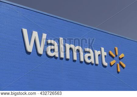 Prescott - Circa September 2021: Walmart Retail Location. Walmart Introduced Its Veterans Welcome Ho