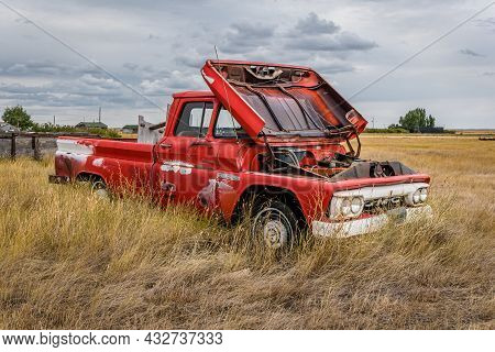 Robsart, Sk- August 21, 2021:  Abandoned Vintage Red Gmc 910 Pick Up Truck On The Saskatchewan Prair