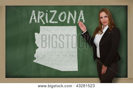 Učitel ukazuje mapa Arizona na tabuli