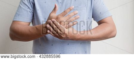 Man Hand With Numbness And Pain In The Palm Of The Hand Has Pain And Tingling In The Nerve Endings. 