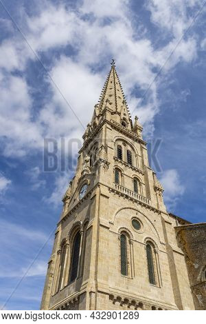 Saint-laurent Church Is A Catholic Church Located In Parthenay, France.