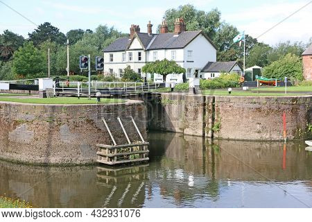 Worcester And Birmingham Canal By The River Severn In Worcester