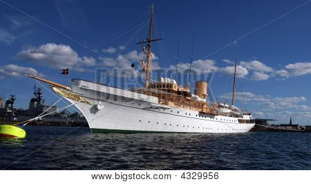 Danneborg - Denemarkens Queen's Royal Yacht