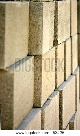 Yığılmış beton bloklar