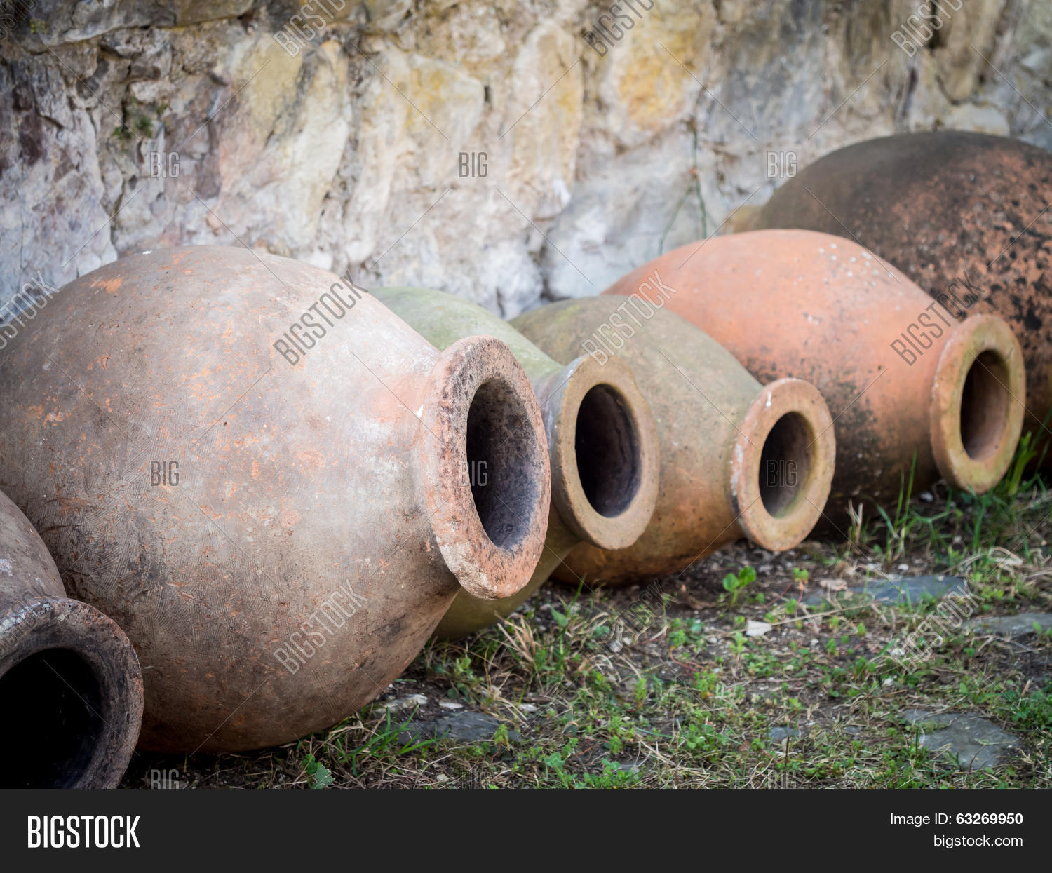 Амфора квеври. Вино квеври грузия. Глиняный квеври. Квеври грузия. Марани квеври.