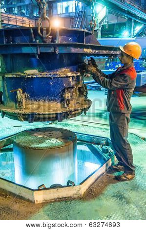 Worker control process of making circle block