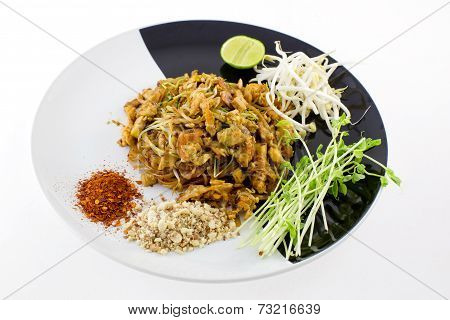 Thai Dish : Pad Thai With Dried Shrimp, Yellow Tofu, Organic Snow Pea Sprouts Or Toumyou, Bean Sprou