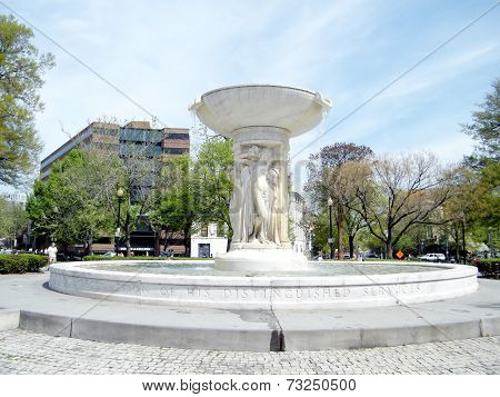 Washington Fountain On Dupont Circle 2010