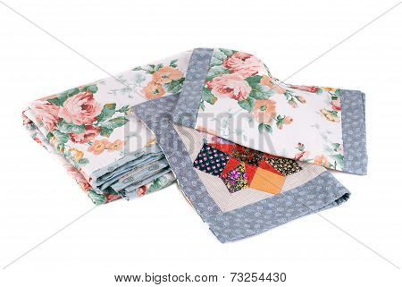 Bedding set with flowers.