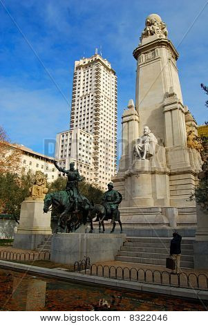 Сервантес памятник - Дон Кихот, Plaza de Espana, Мадрид, Мадрид, Испания