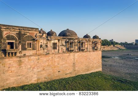 Sarkhej Roza Mosque In Ahmedabad, India