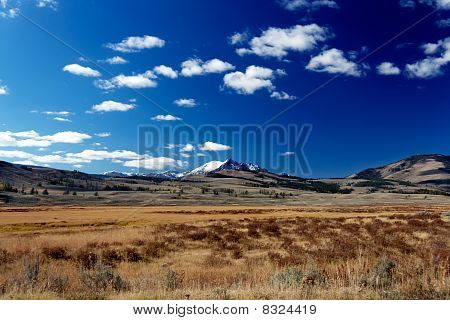 Yellowstonský národní Park: Hayden Valley mit Bergen