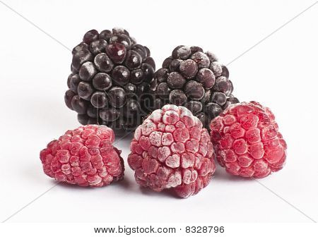 ราสเบอร์รี่แช่แข็งและ blackberries