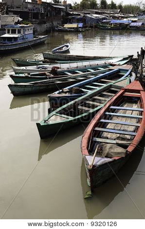 เรือในชุมชนแออัดจาการ์ตา